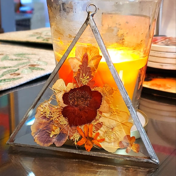 Preserved flower hanging charm 🌹🌼 - Picture 3 of 6